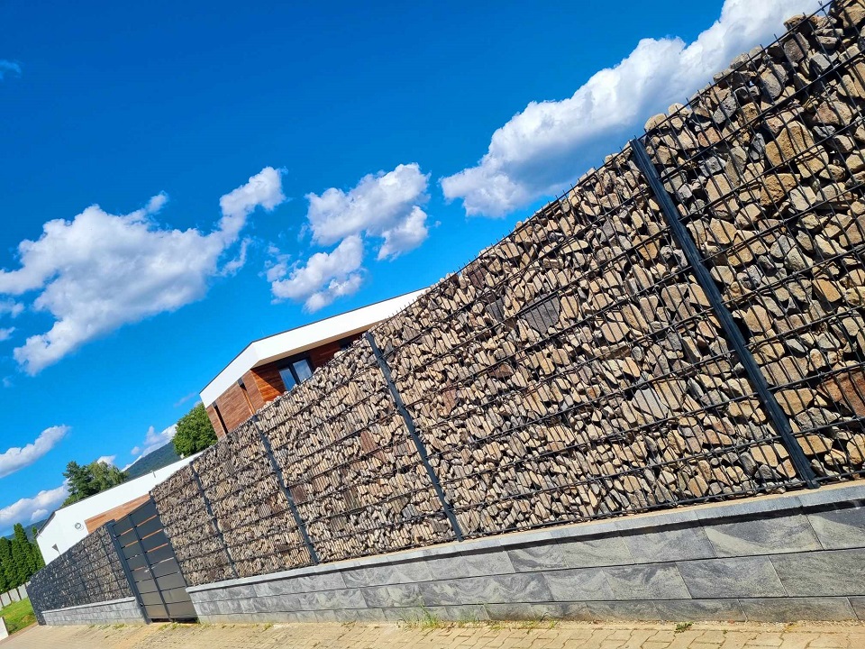 Ploty - oplotenia | POPRAD | WISNIOWSKI REALIZÁCIA : Rožňava okr. ROŽŇAVA 
| plot HOME INCLUSIVE AW 10.228 + 60m gabiónový plot 